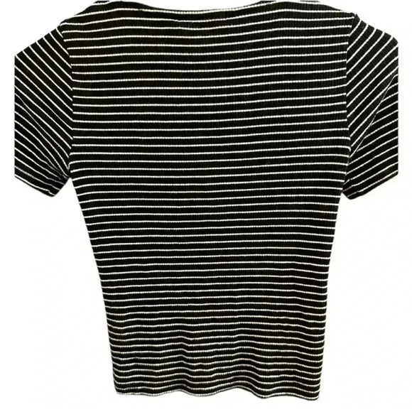 Forever 21 striped cropped top size M women’s medium juniors black and white - Picture 3 of 3